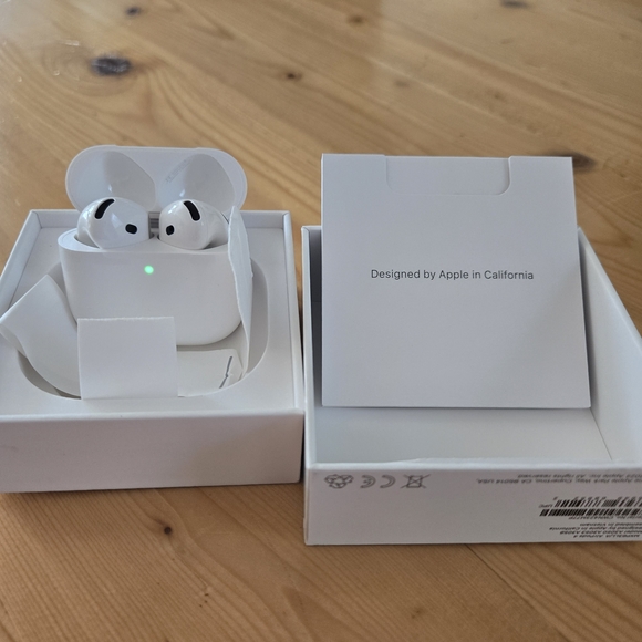 Apple AirPods 4 Wireless Earbuds - Classic White - Picture 4 of 4